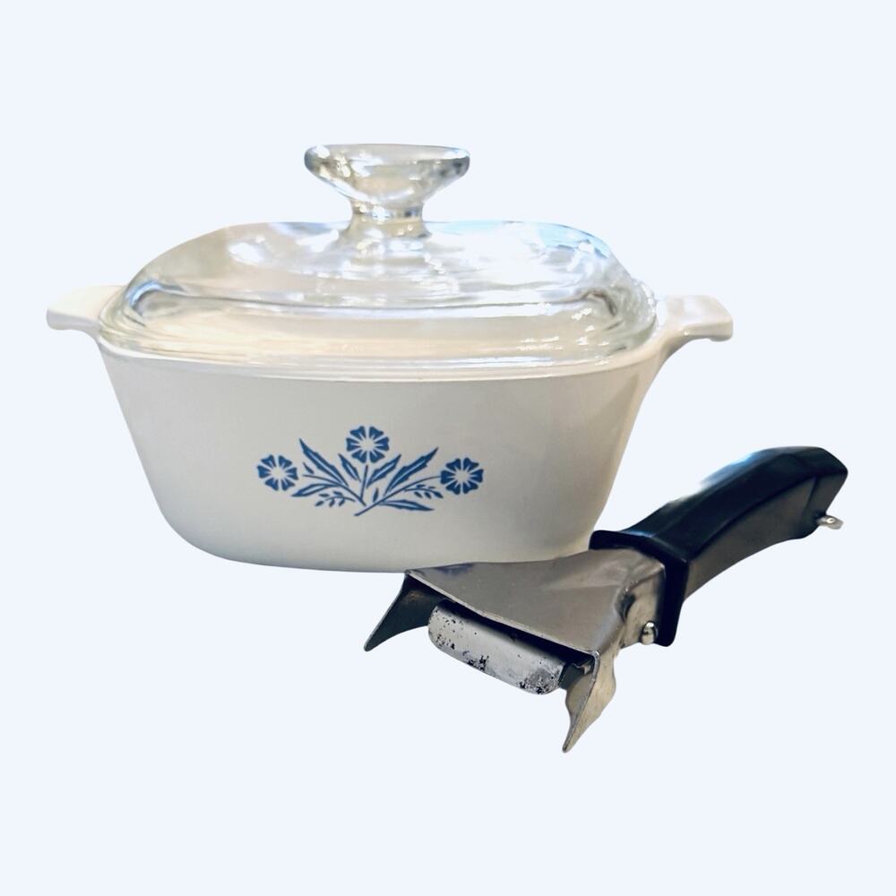 VINTAGE Corning Ware Blue Cornflower 1.5 Quart Casserole Dish Glass Lid & Handle